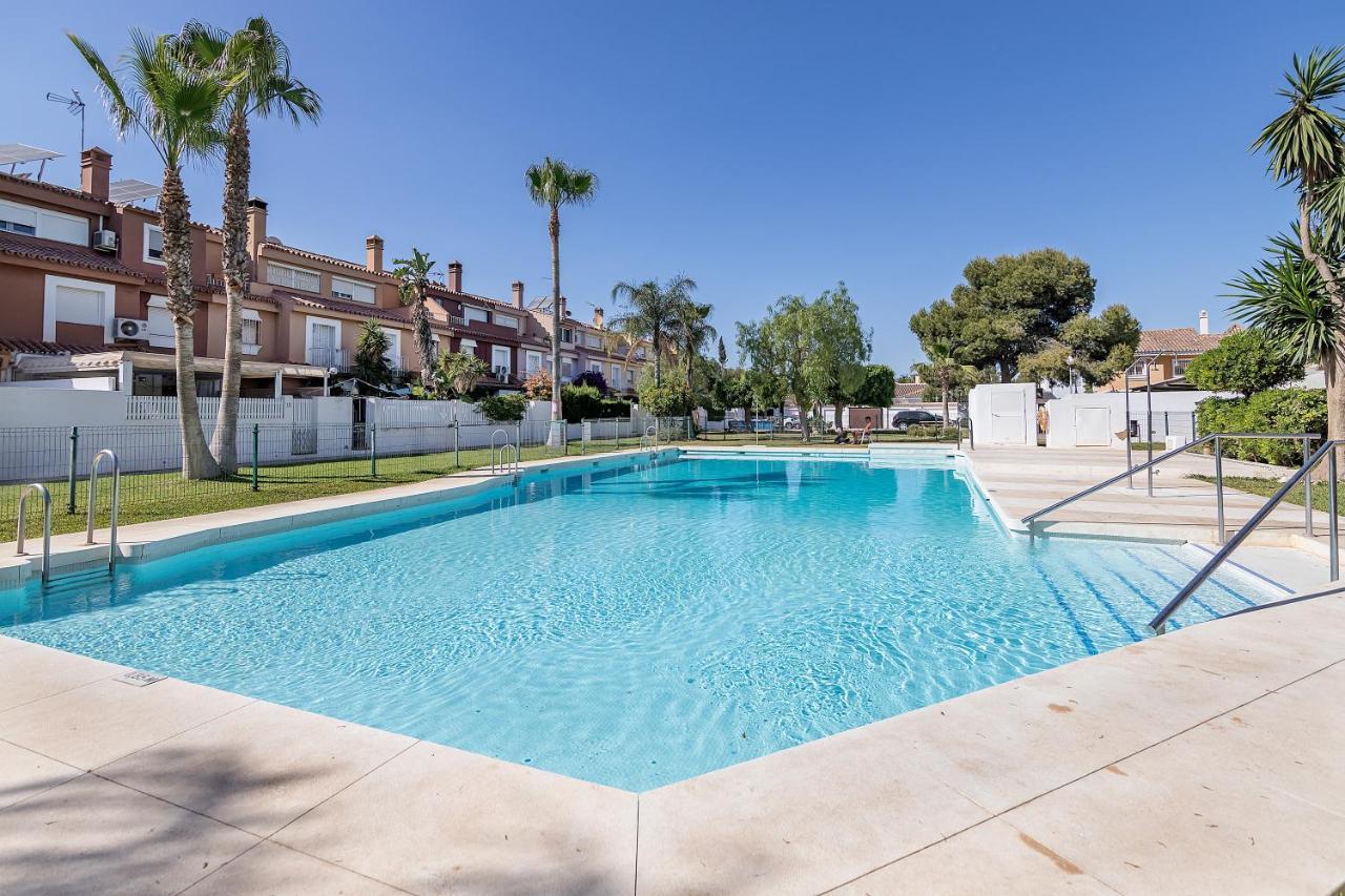 Bhost - Wilkinson Apartment Malaga Bagian luar foto