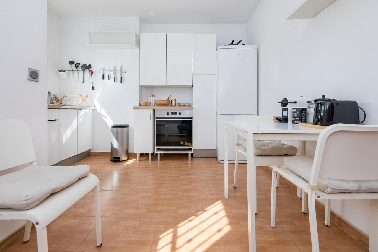 Bhost - Wilkinson Apartment Malaga Bagian luar foto