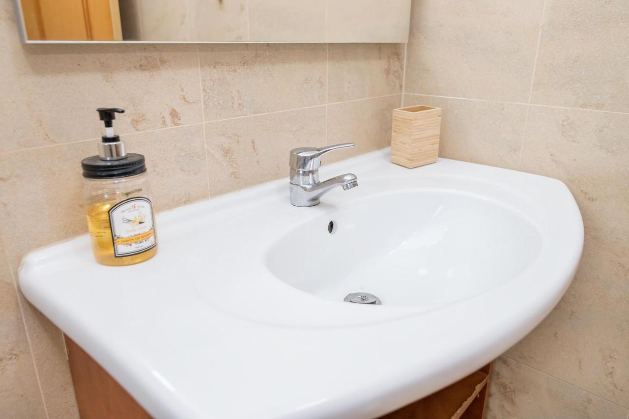 Bhost - Wilkinson Apartment Malaga Bagian luar foto